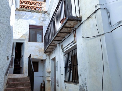 0691, Orgiva. Three plus one berdroom house