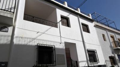 0133, Canar. Village house with five bedrooms, roof terrace